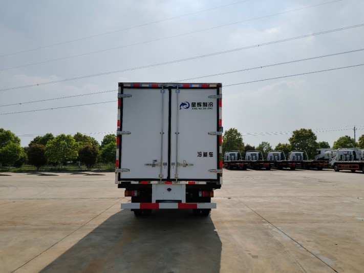 4.2米蓝牌五十铃KV100冷藏车