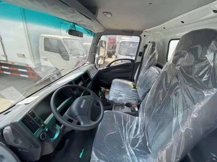4.2米蓝牌五十铃KV100冷藏车