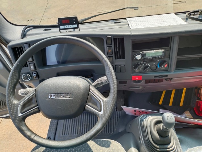 4.2米蓝牌五十铃KV100冷藏车