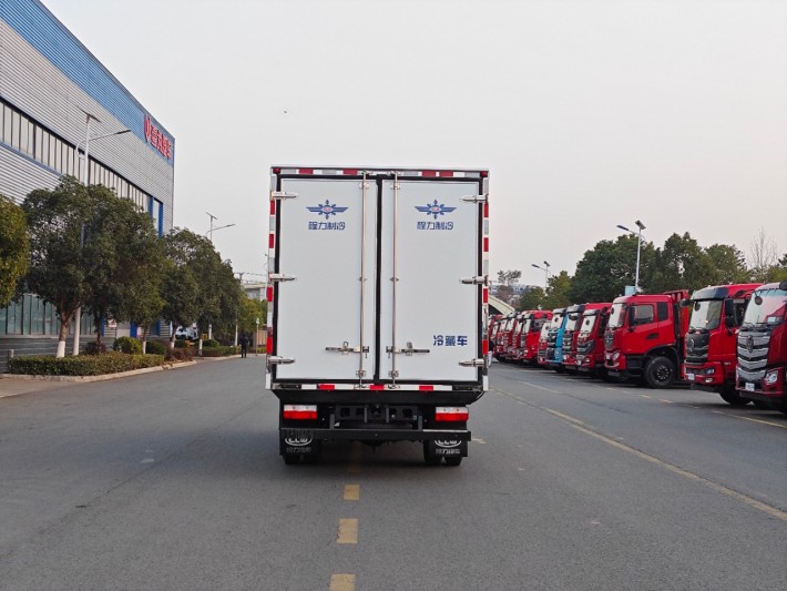 东风凯普特4米2冷藏车（蓝牌不超重）
