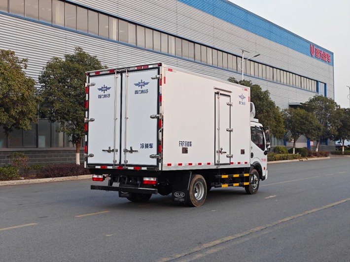 东风凯普特4米2冷藏车（蓝牌不超重）