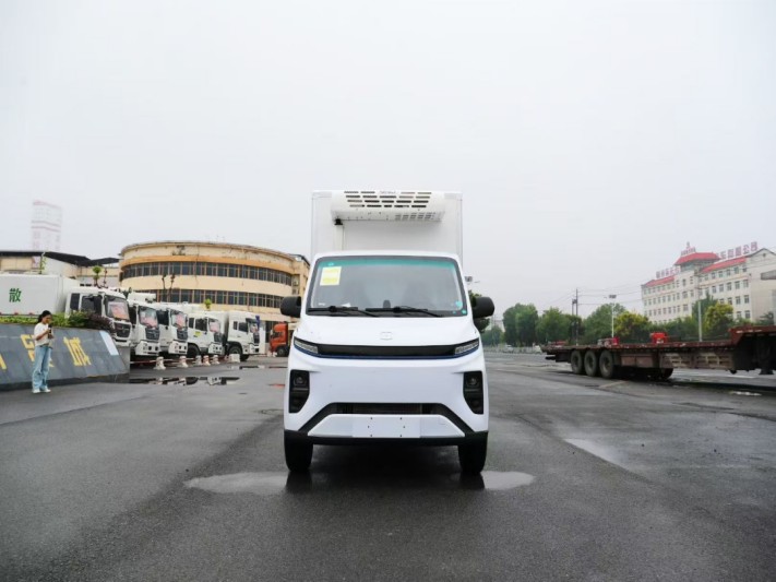 新能源3.1米吉利F1E纯电动冷藏车51度
