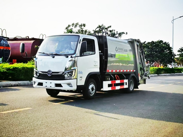 5.8方纯电动福田奥铃压缩垃圾车