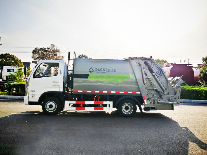 5.8方纯电动福田奥铃压缩垃圾车